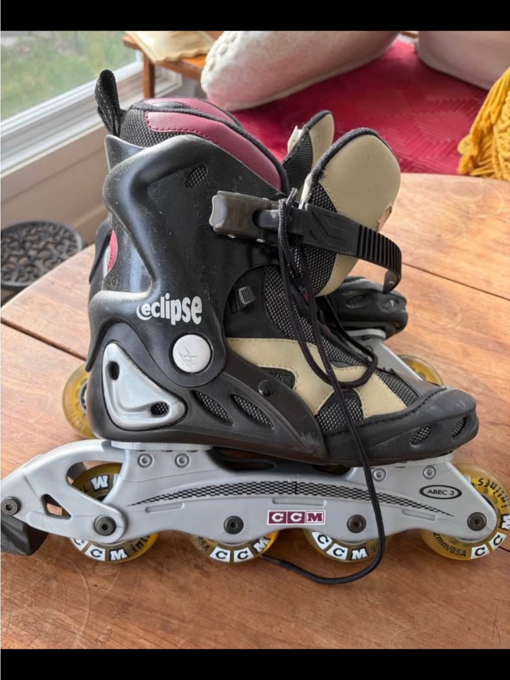 CCM Ladies Rollerblades size 7/8